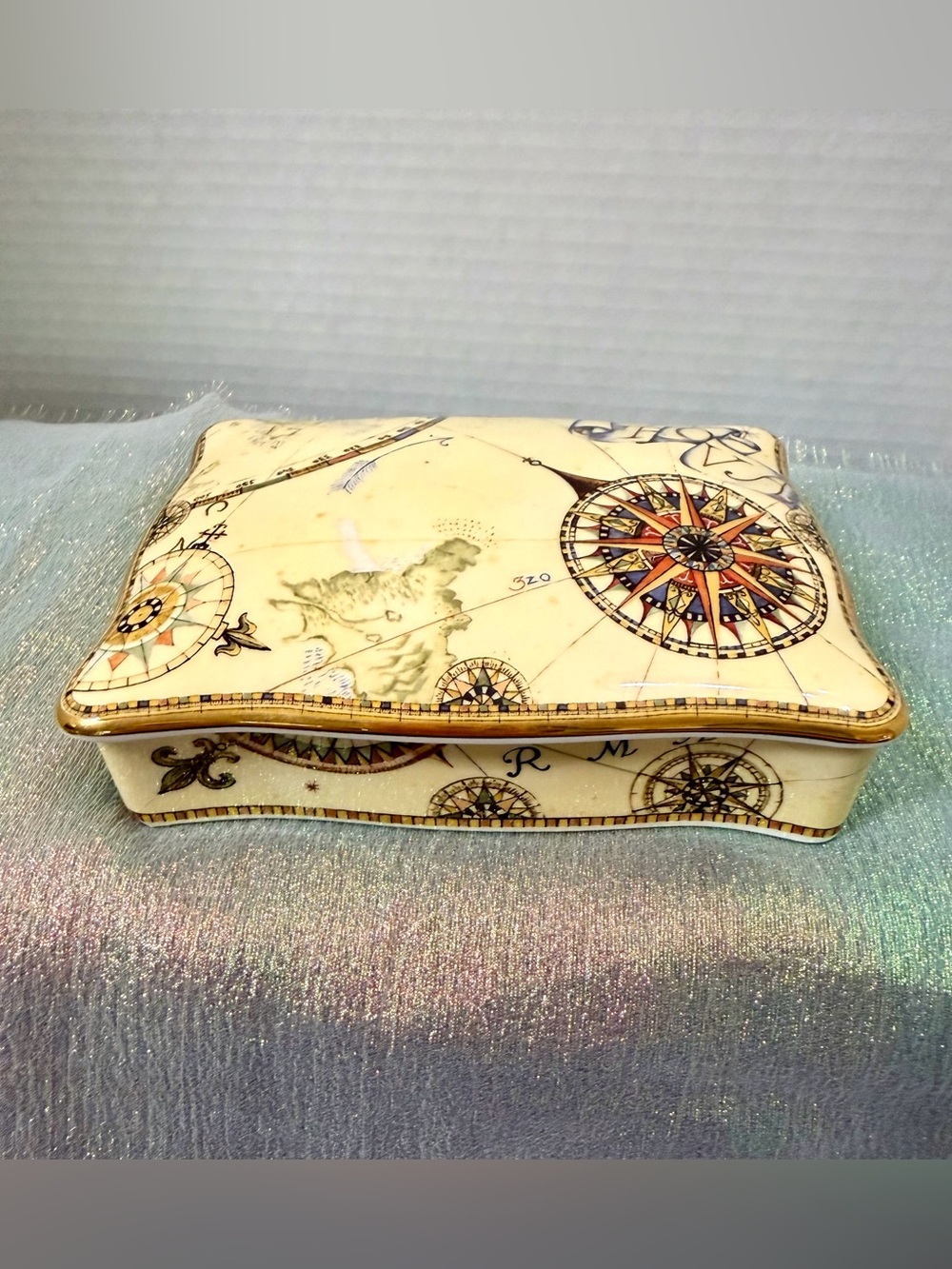 Vintage Wedgwood  Atlas Bone China Desktop Trinket Box